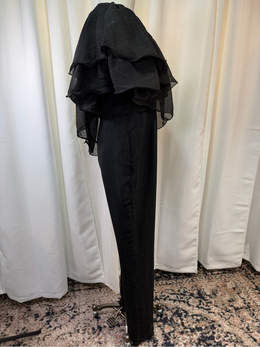 NWT Jewel Badgley Mischka Black & Silver Metallic Ruffled One Shoulder Jumpsuit - Picture 11 of 13